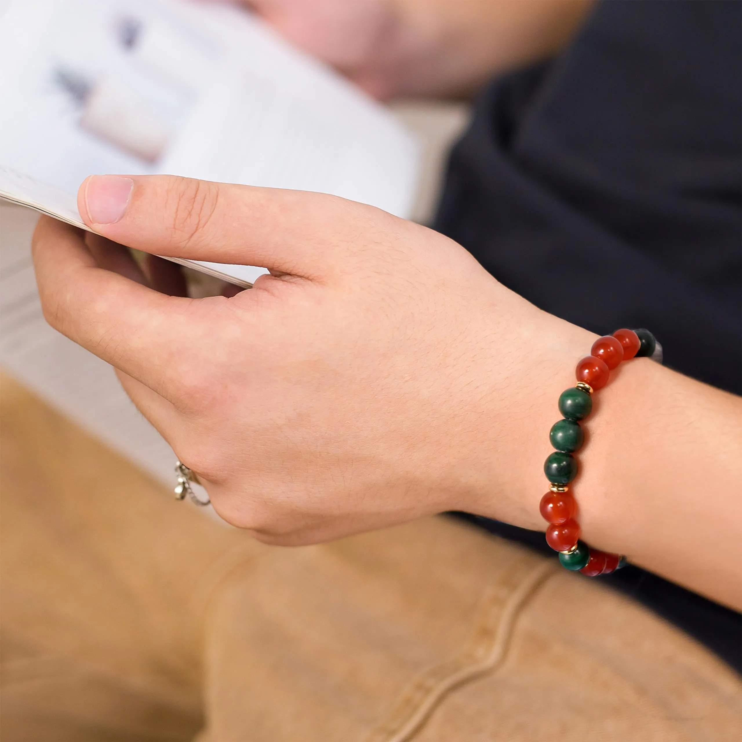 Ayriwoyi Christmas Bracelet Malachite Bracelet Healing Crystal Stone Bracelet Red and Green Bracelets Carnelian Stone Beaded Bracelet for Women Christmas Gifts for Women