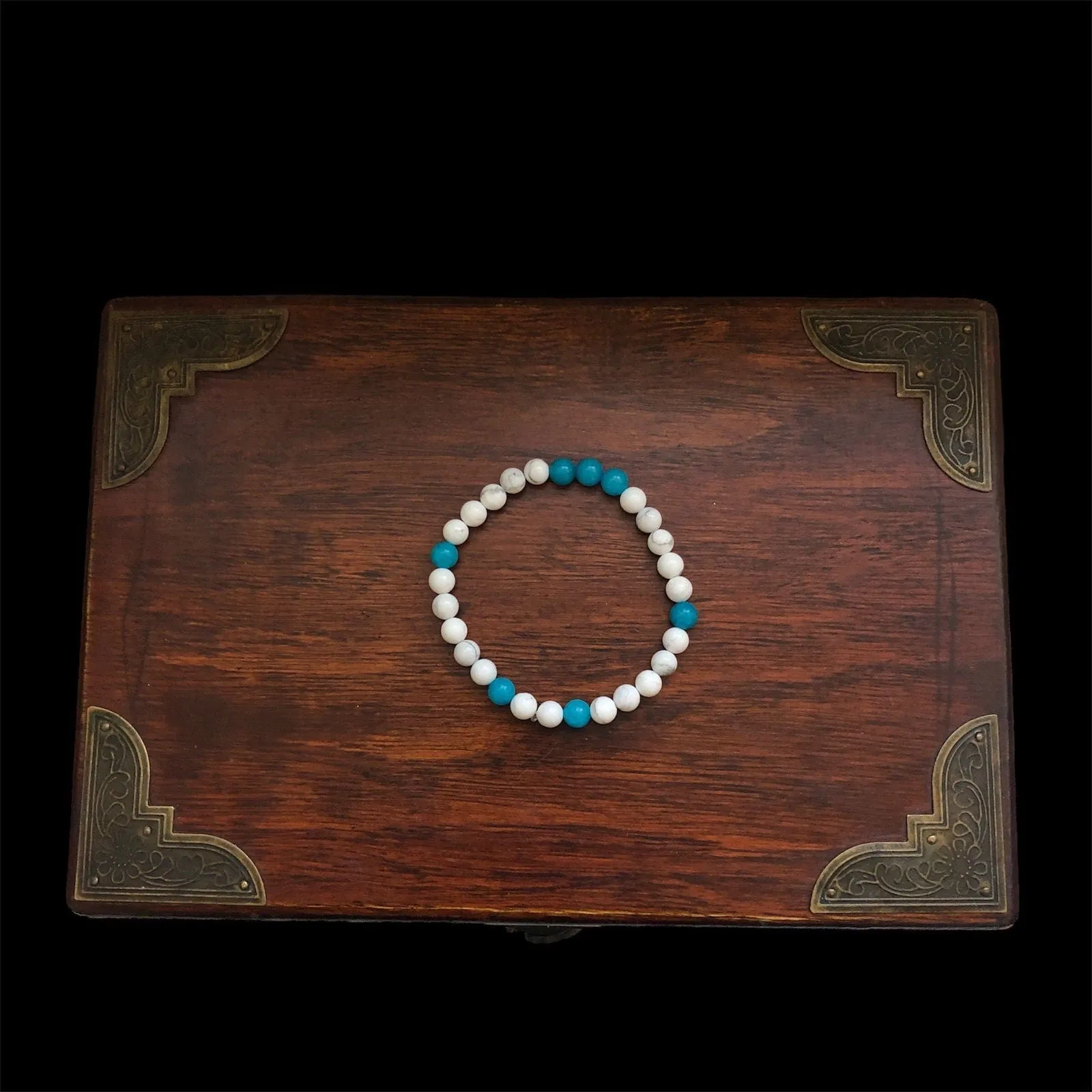 Blue Agate and Howlite Beaded Bracelet