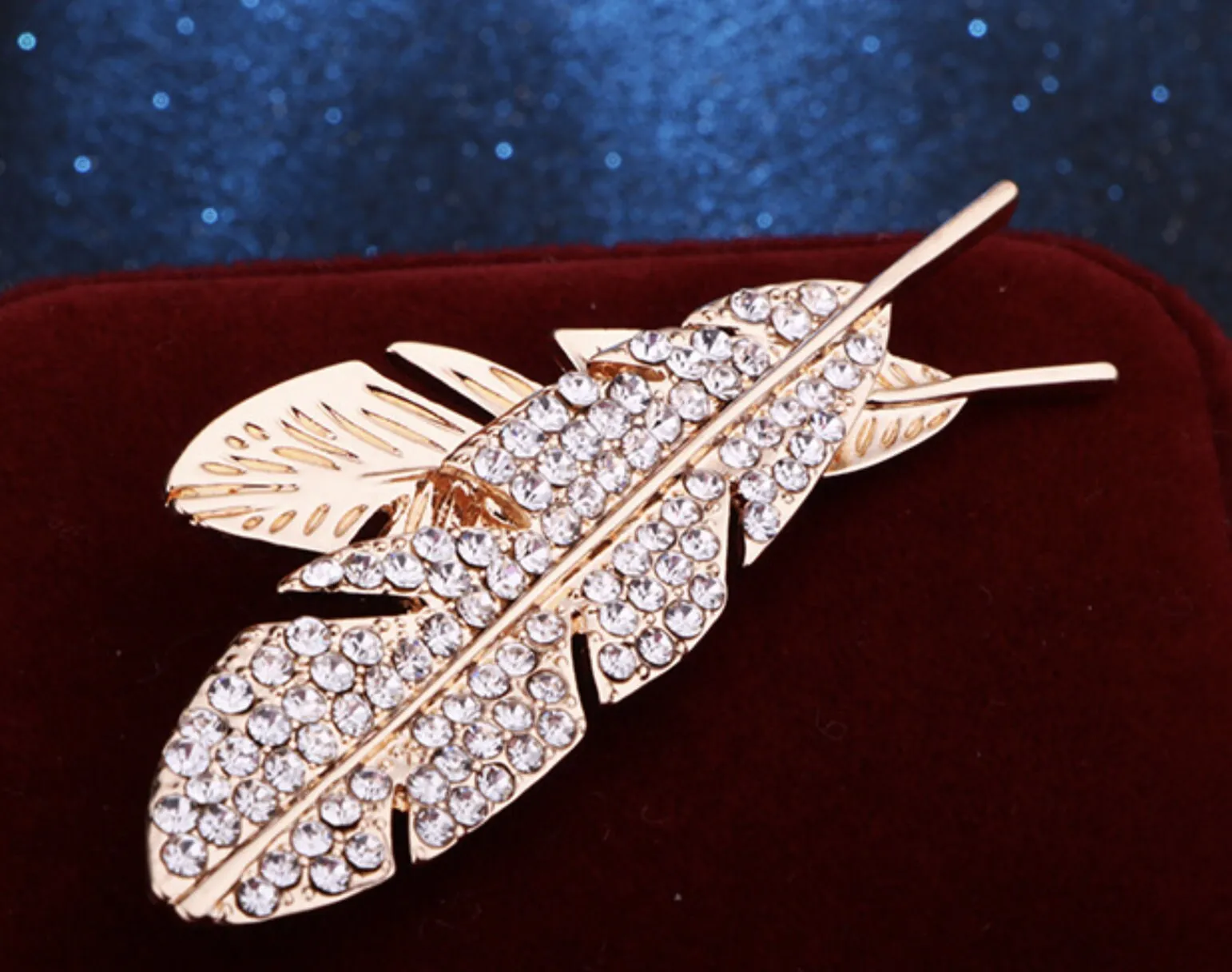 Feather leaf brooch stunning gold silver plated vintage look diamonte pin ggg62