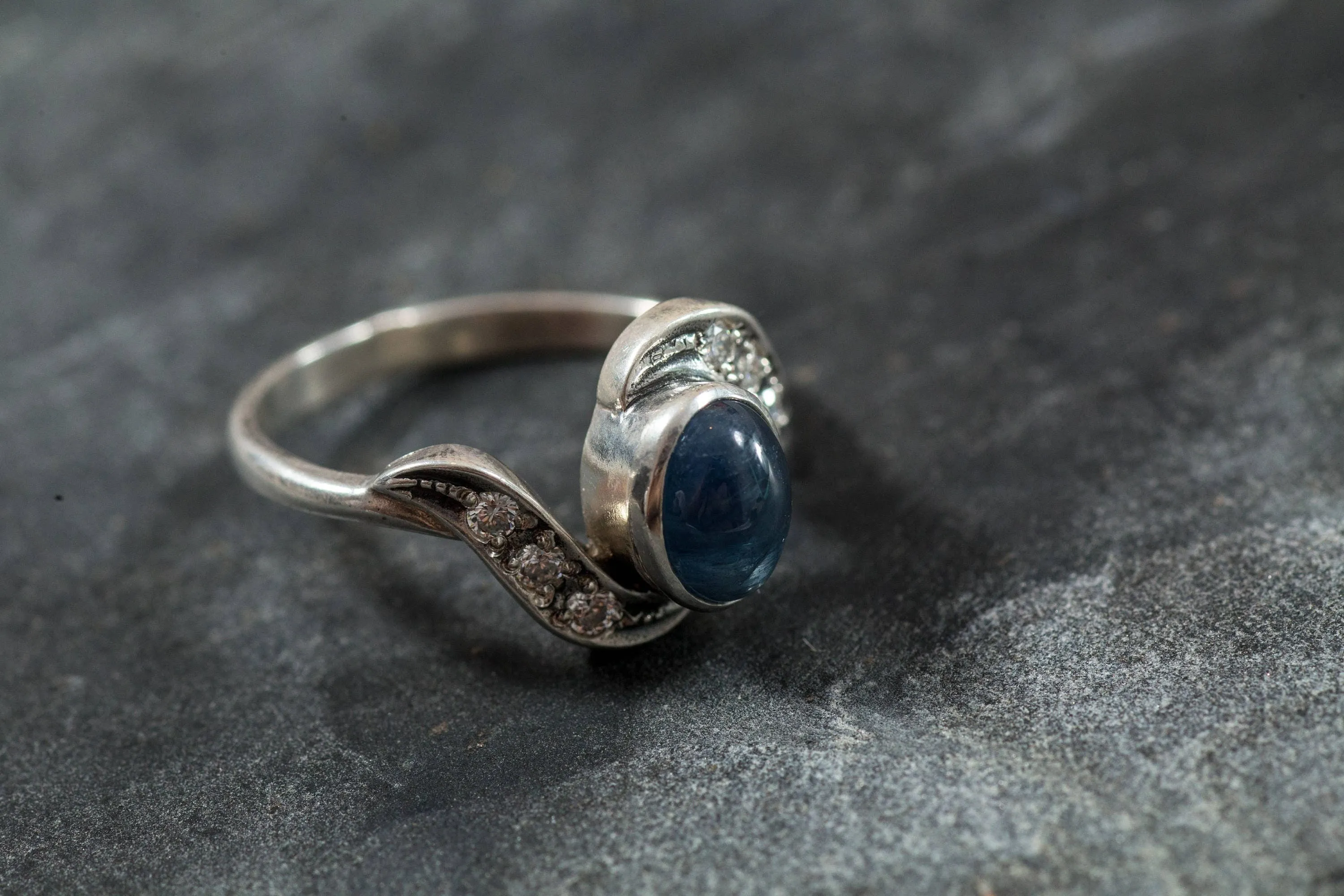 Natural Sapphire Ring - Blue Promise Ring - Vintage Oval Ring