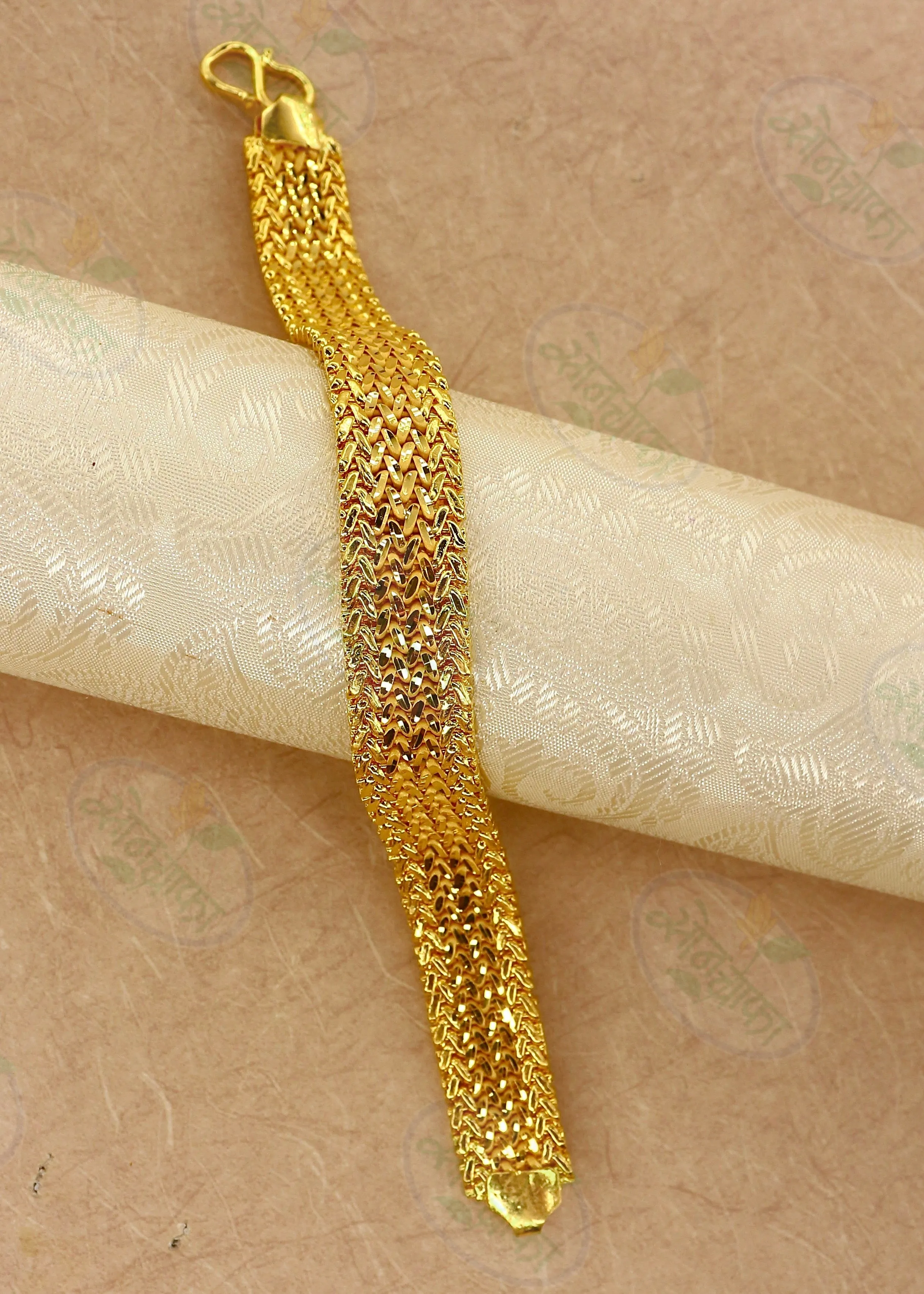 STUNNING GOLD PLATED BRACELET