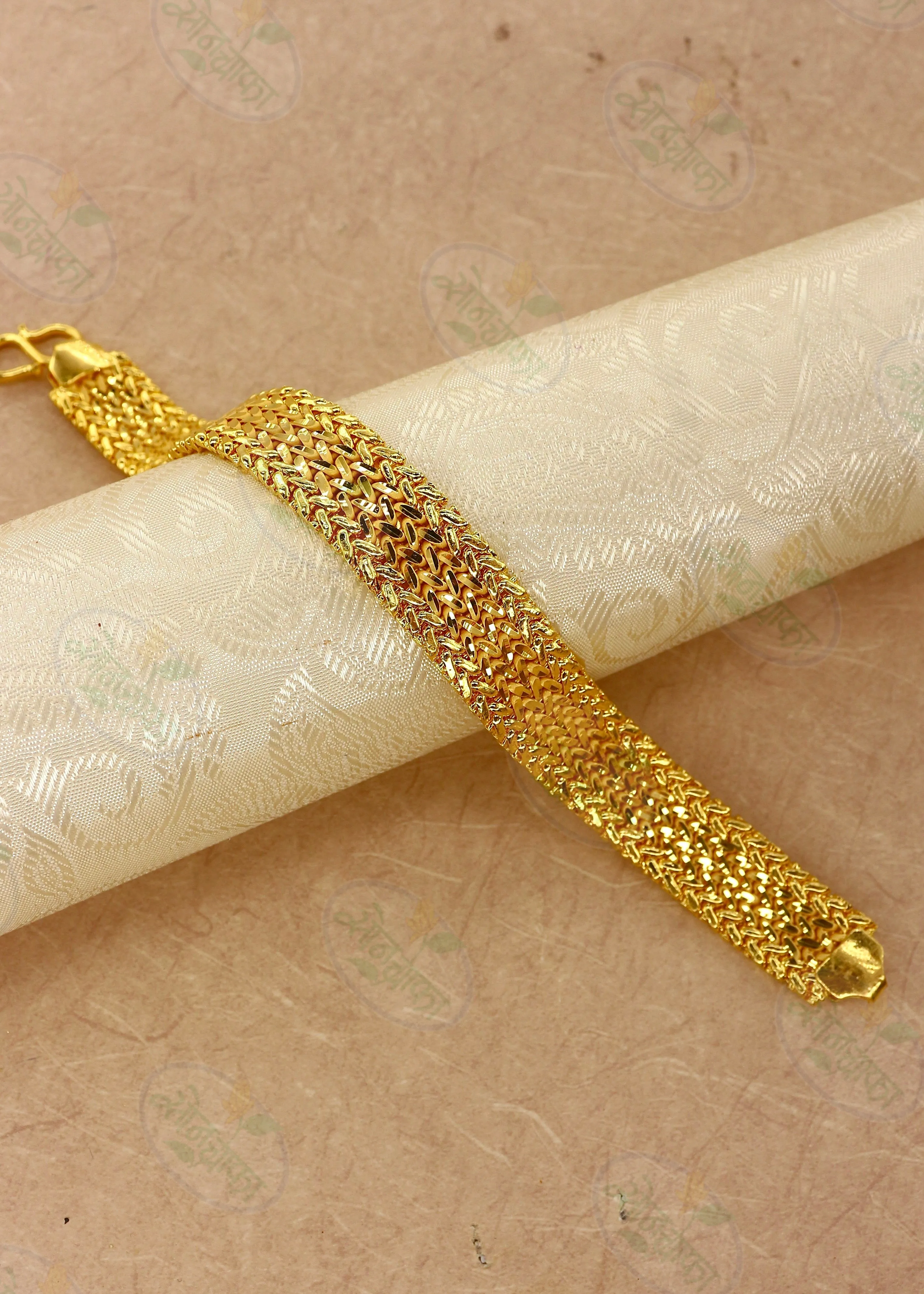 STUNNING GOLD PLATED BRACELET