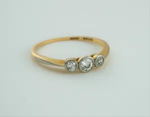 Vintage 18ct Yellow Gold Three Stone Diamond Trilogy Engagement Ring