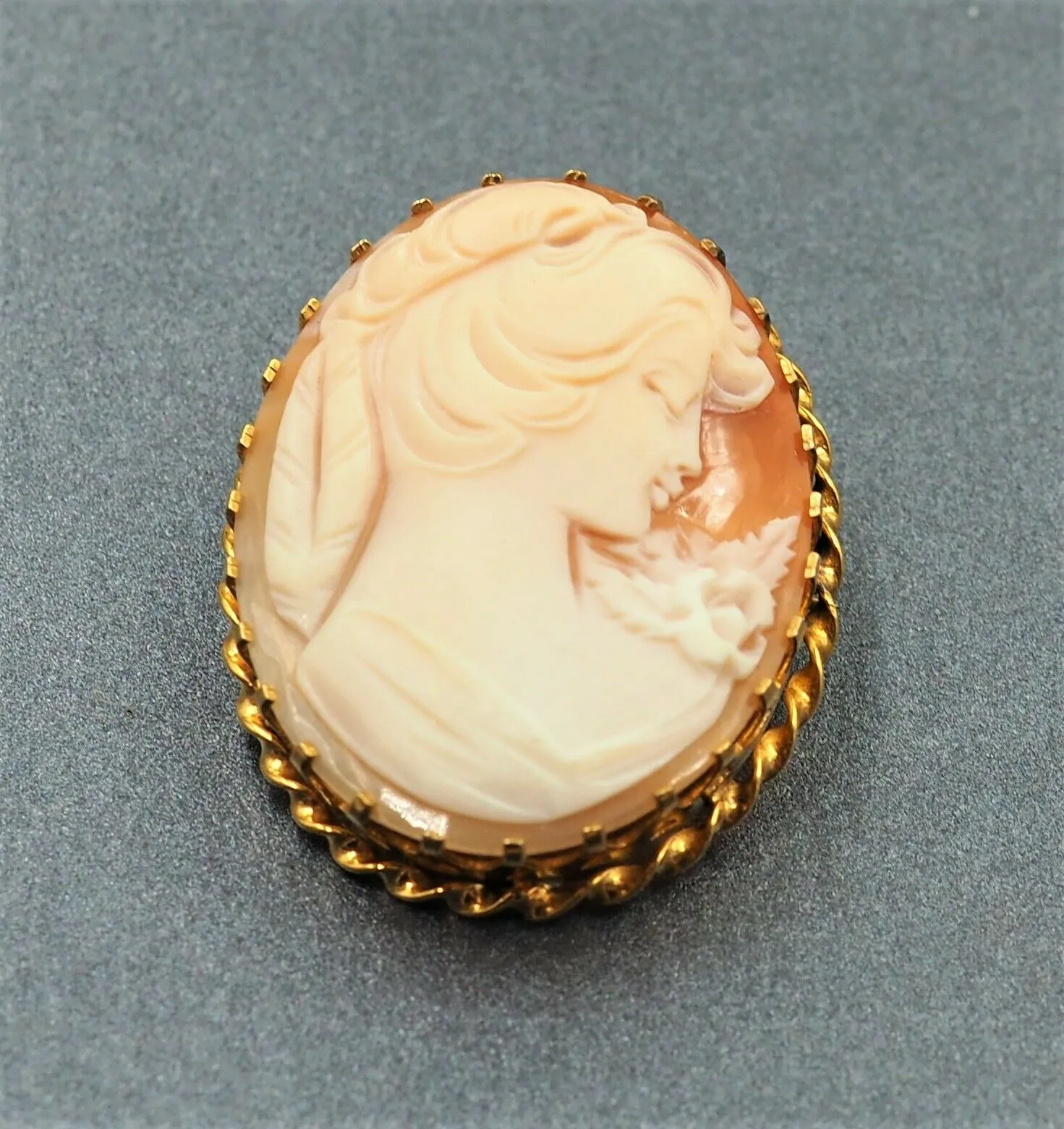 Vintage Gold Plated Cameo Brooch