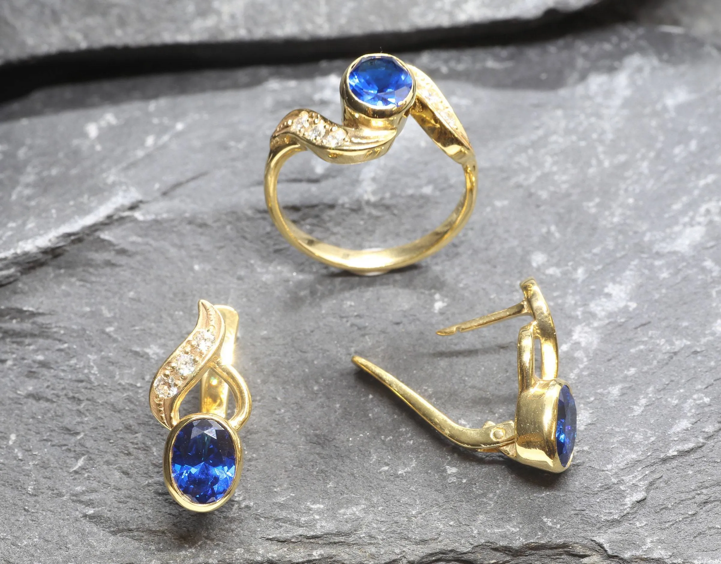 Vintage Sapphire Ring - Gold Antique Band, Oval Sapphire Ring, September Birthstone Ring